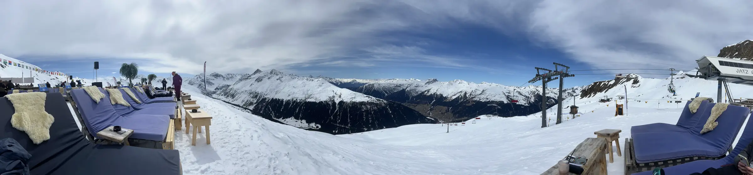 Panorama-Terrasse der Jatzhütte am Jakobshorn