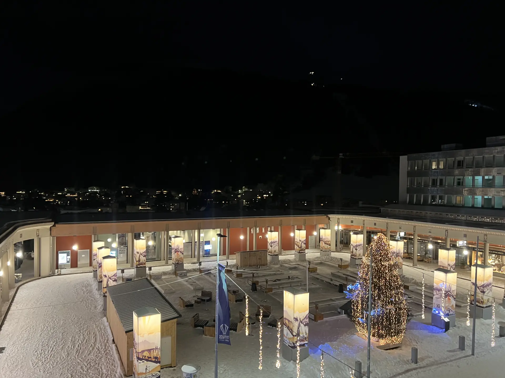 Kulturplatz in Davos bei Nacht