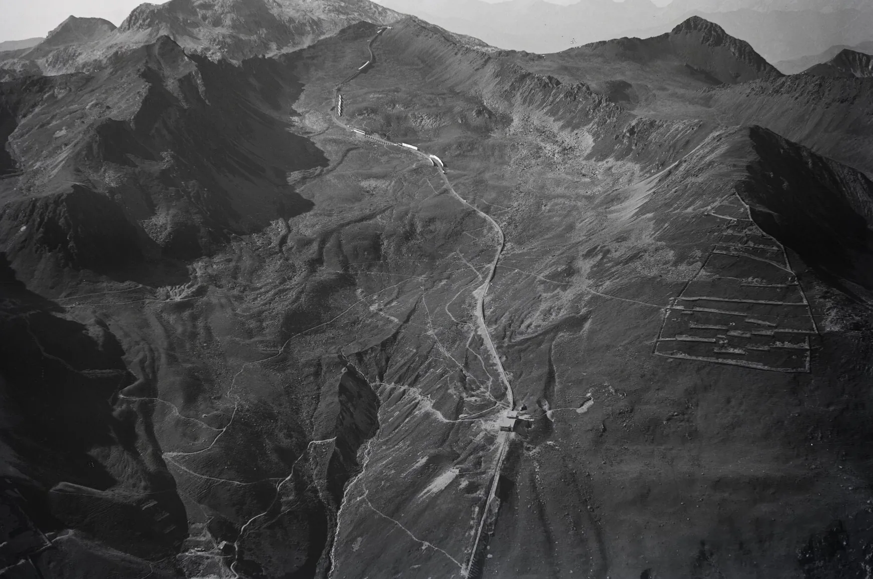 Historische Luftaufnahme der Parsennbahn-Trasse von 1934